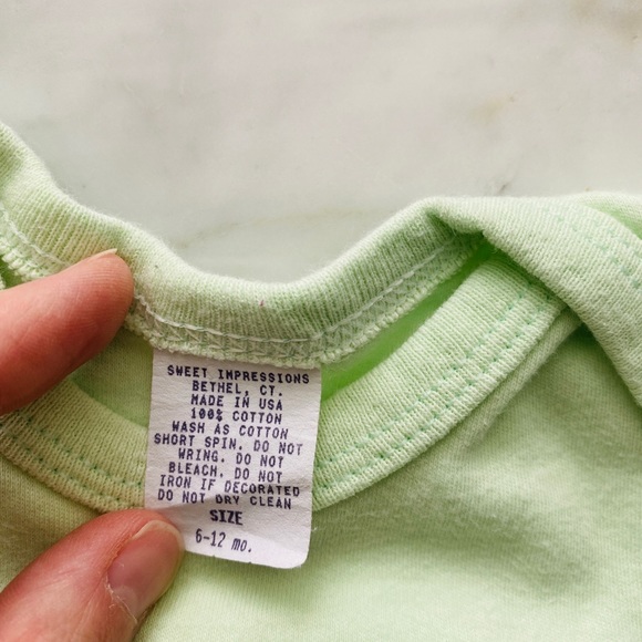 6-12M Baby Girl Pastel Green Onesie- Auntie Loves Me - Picture 2 of 2